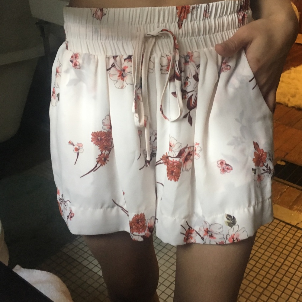 HyFve Floral off-white shorts - S - Picture 2 of 6